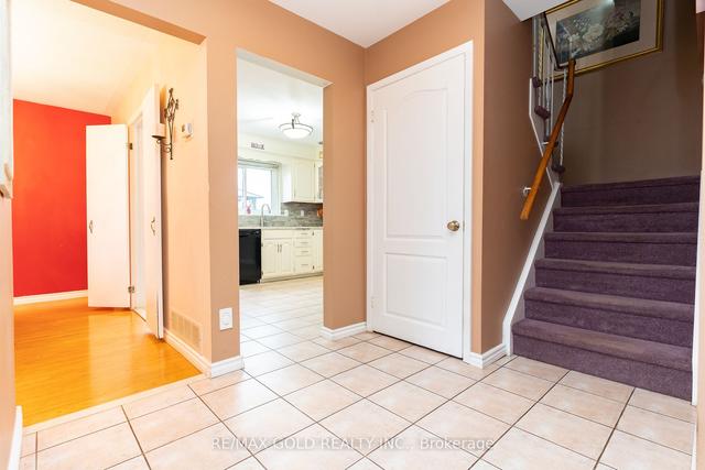 48 Darlington Cres, House semidetached with 4 bedrooms, 2 bathrooms and 4 parking in Brampton ON | Image 5