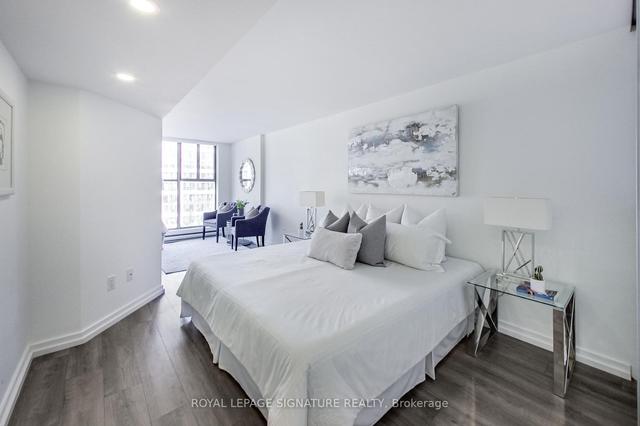 711 - 65 Scadding Ave, Condo with 2 bedrooms, 1 bathrooms and 1 parking in Toronto ON | Image 2
