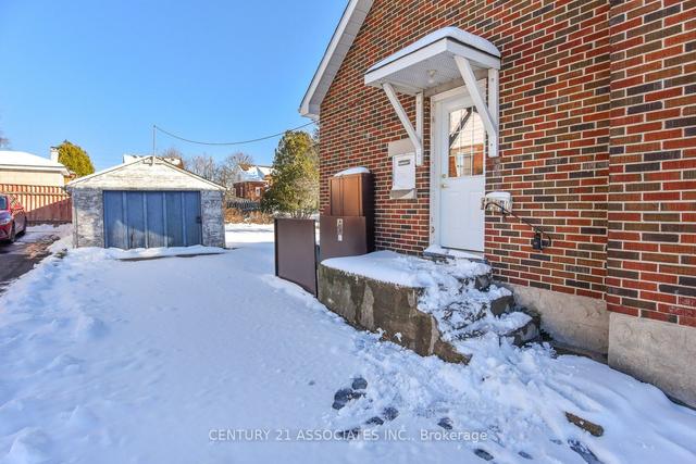 37 Lowell St N, House detached with 3 bedrooms, 2 bathrooms and 4 parking in Cambridge ON | Image 5