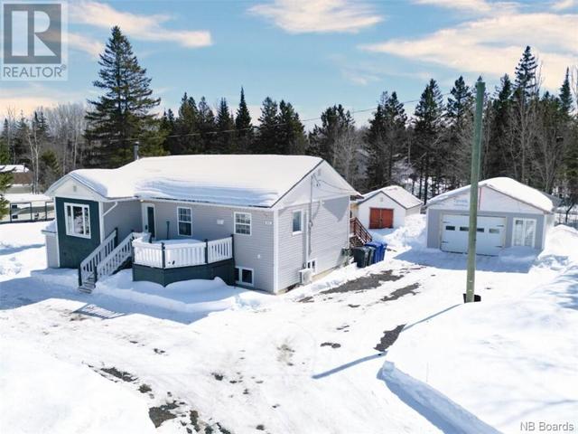 1815 Cormier, House detached with 4 bedrooms, 2 bathrooms and null parking in Beresford P NB | Image 1