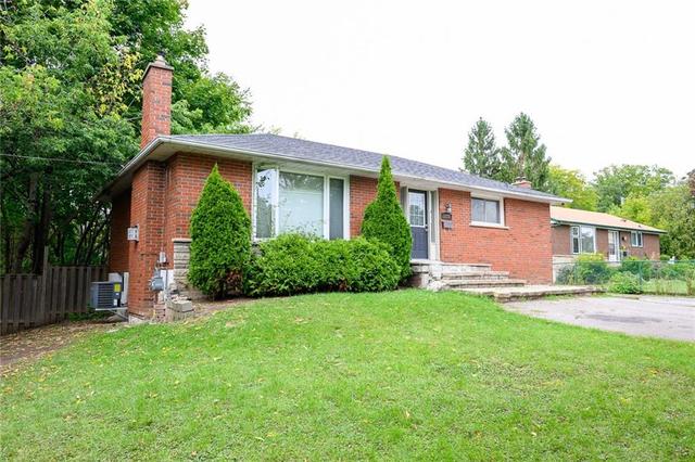 2221 Sunnydale Drive, House detached with 5 bedrooms, 2 bathrooms and 6 parking in Burlington ON | Image 2