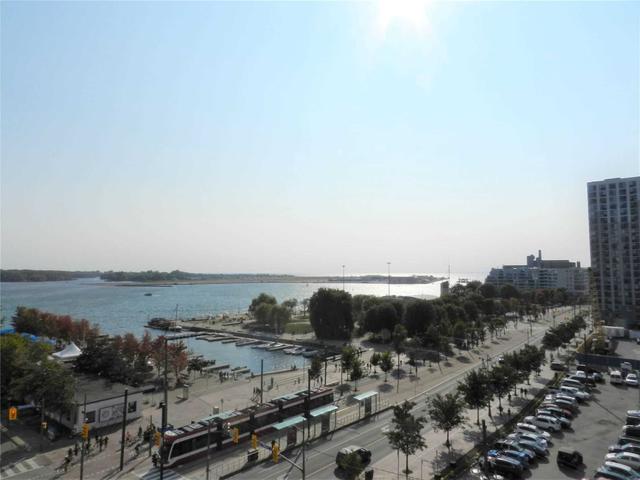 805 - 270 Queens Quay W, Condo with 2 bedrooms, 1 bathrooms and 0 parking in Toronto ON | Image 1