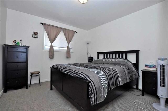 104 Glass Dr, House detached with 3 bedrooms, 2 bathrooms and 4 parking in Aurora ON | Image 6