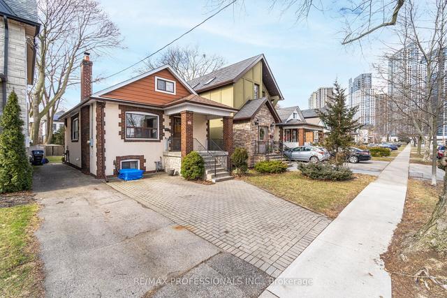 46 Clissold Rd, House detached with 3 bedrooms, 2 bathrooms and 2 parking in Toronto ON | Image 34