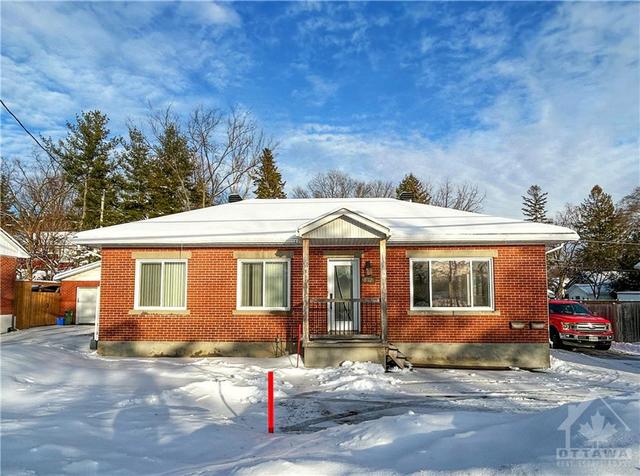 a - 837 Blair Road, House detached with 3 bedrooms, 1 bathrooms and 2 parking in Ottawa ON | Card Image