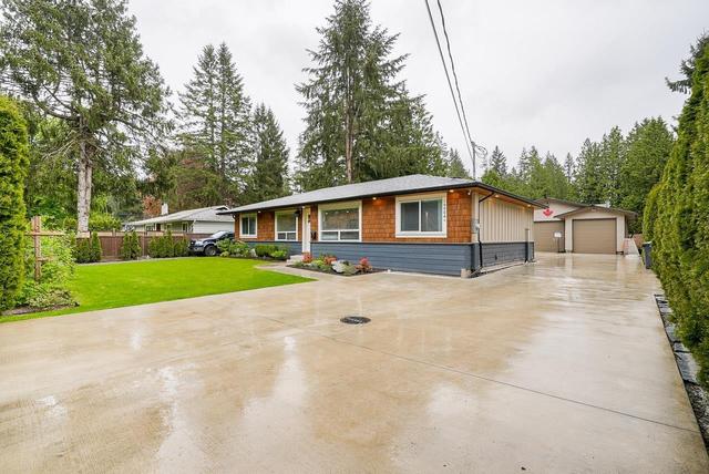 19904 36 Avenue, House detached with 3 bedrooms, 2 bathrooms and 6 parking in Langley BC | Image 2
