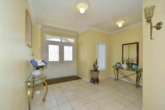 93 Regent Rd, House detached with 4 bedrooms, 5 bathrooms and 4 parking in Toronto ON | Image 2