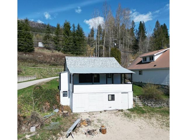 3230 Highway 3a, House detached with 1 bedrooms, 1 bathrooms and 1 parking in Central Kootenay F BC | Image 18
