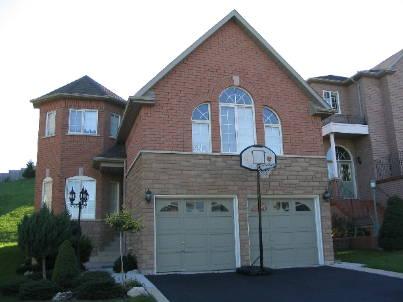 551 Royalpark Way, House detached with 4 bedrooms, 3 bathrooms and 4 parking in Vaughan ON | Image 1