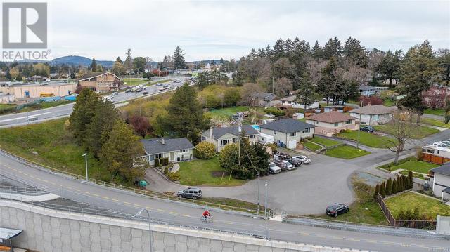 3230 Admirals Rd, Home with 4 bedrooms, 1 bathrooms and 4 parking in Saanich BC | Image 5