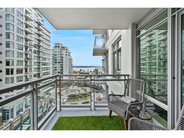 806 - 15152 Russell Avenue, Condo with 2 bedrooms, 2 bathrooms and 1 parking in White Rock BC | Card Image