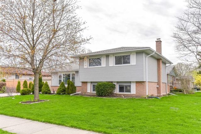 286 Overlea Dr, House detached with 3 bedrooms, 2 bathrooms and 5 parking in Kitchener ON | Image 4
