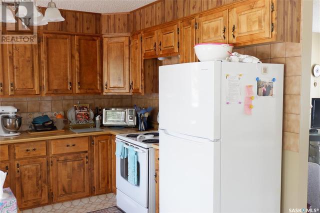 213 2nd Avenue S, House detached with 4 bedrooms, 3 bathrooms and null parking in Rockglen SK | Image 2