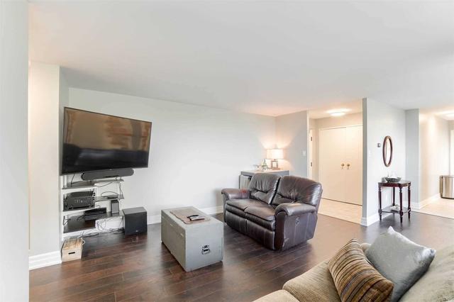 501 - 3695 Kaneff Cres, Condo with 2 bedrooms, 2 bathrooms and 1 parking in Mississauga ON | Image 2