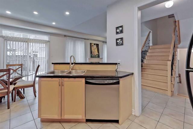 5 Angelico Ave, House detached with 3 bedrooms, 3 bathrooms and 3 parking in Vaughan ON | Image 6