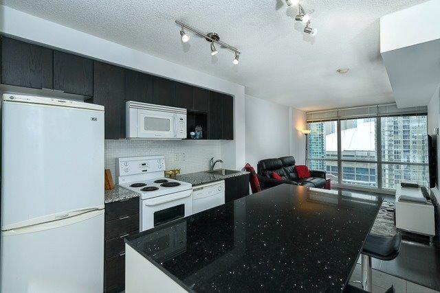 2307 - 15 Fort York Blvd, Condo with 1 bedrooms, 1 bathrooms and 1 parking in Toronto ON | Image 9