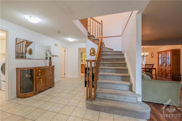 525 Rougemount Crescent, House detached with 3 bedrooms, 3 bathrooms and 5 parking in Ottawa ON | Image 5
