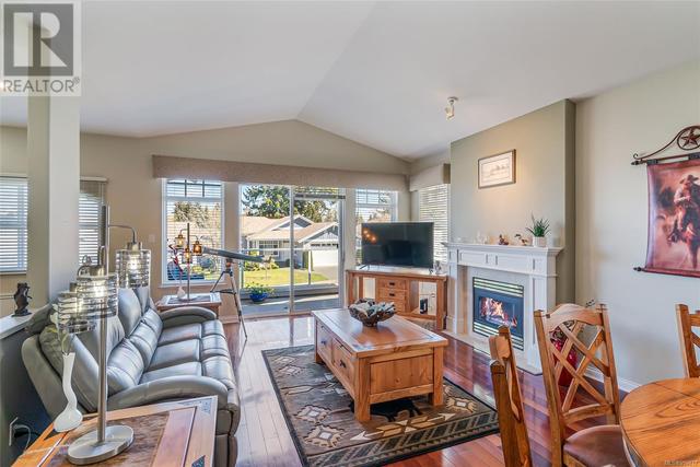 1340 Gabriola Dr, House attached with 3 bedrooms, 3 bathrooms and 2 parking in Parksville BC | Image 2