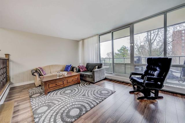 406 - 9 Four Winds Dr, Condo with 3 bedrooms, 2 bathrooms and 1 parking in Toronto ON | Image 5