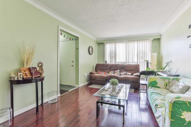 96 Rajah St, House semidetached with 5 bedrooms, 3 bathrooms and 6 parking in Toronto ON | Image 3
