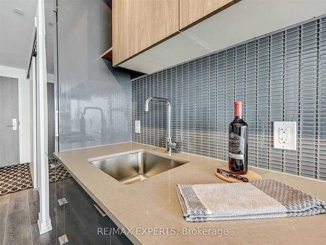 4001 - 161 Roehampton Ave, Condo with 1 bedrooms, 1 bathrooms and 1 parking in Toronto ON | Image 9