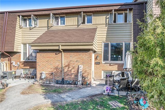 2610 Draper Avenue, Townhouse with 3 bedrooms, 2 bathrooms and 1 parking in Ottawa ON | Image 1