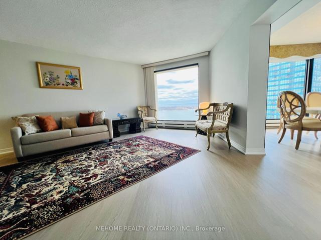 2908 - 65 Harbour Sq, Condo with 2 bedrooms, 2 bathrooms and 1 parking in Toronto ON | Image 3