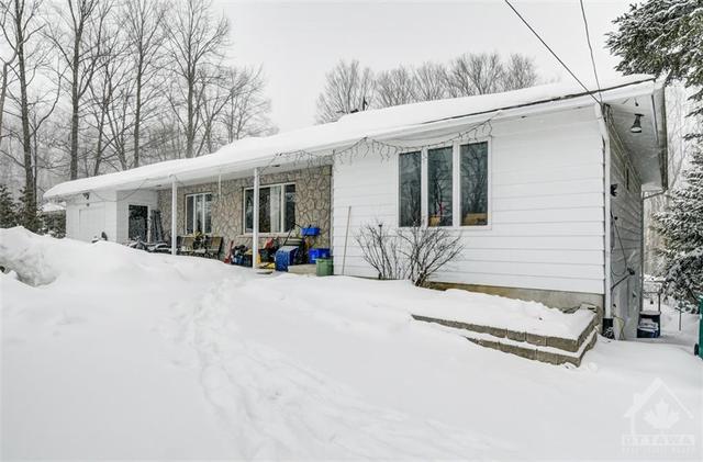 1505 Old Montreal Road, House detached with 4 bedrooms, 2 bathrooms and 10 parking in Ottawa ON | Image 1