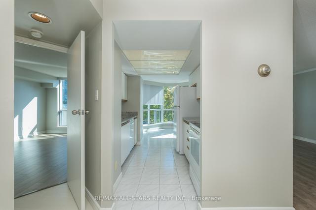 205 - 360 Watson St W, Condo with 1 bedrooms, 2 bathrooms and 1 parking in Whitby ON | Image 25