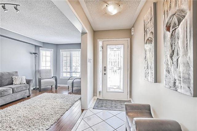 182 Wainscot Ave, House semidetached with 3 bedrooms, 3 bathrooms and 3 parking in Newmarket ON | Image 2