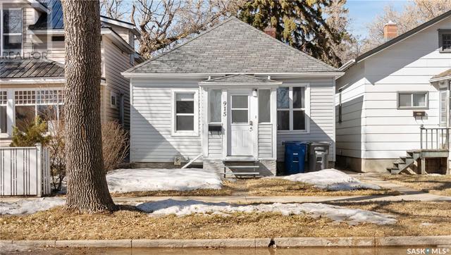 915 G Ave N, House detached with 2 bedrooms, 2 bathrooms and null parking in Saskatoon SK | Card Image