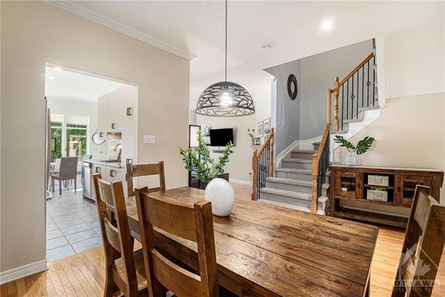 519 Devonwood Circle, Townhouse with 3 bedrooms, 3 bathrooms and 3 parking in Ottawa ON | Image 4
