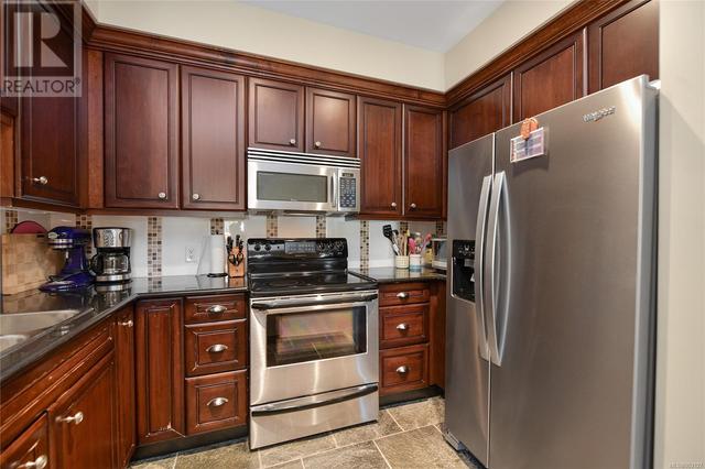 220 - 1325 Bear Mountain Pkwy, Condo with 2 bedrooms, 2 bathrooms and 1 parking in Langford BC | Image 5