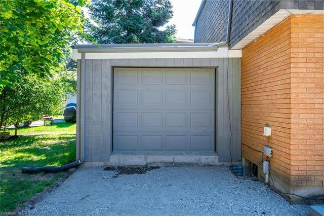 12 Tamarack Court, House detached with 3 bedrooms, 1 bathrooms and 4 parking in Cambridge ON | Image 5
