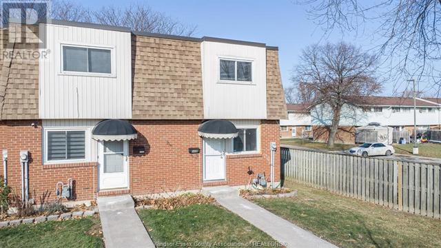 5498 Lassaline Street, House attached with 2 bedrooms, 1 bathrooms and null parking in Windsor ON | Image 1