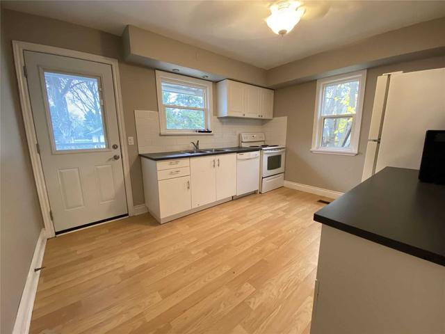 9 Maple St, House detached with 2 bedrooms, 2 bathrooms and 5.5 parking in St. Catharines ON | Image 19