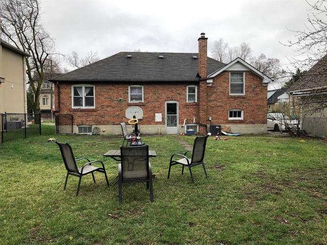 190 Poyntz Ave, House detached with 3 bedrooms, 1 bathrooms and 3 parking in Toronto ON | Image 12