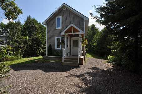 832 Gorham St, House detached with 2 bedrooms, 2 bathrooms and 6 parking in Newmarket ON | Image 1