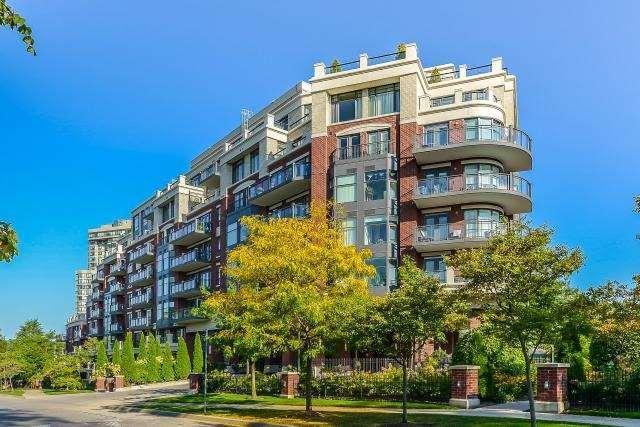 Lph1 - 9 Burnhamthorpe Cres, Condo with 2 bedrooms, 2 bathrooms and 1 parking in Toronto ON | Image 1