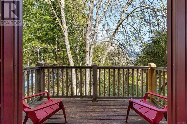 Back Deck with views to ocean | Image 15