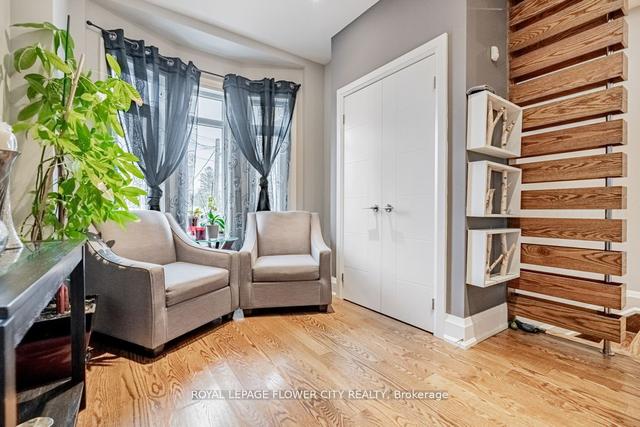1878b Keele St, House semidetached with 3 bedrooms, 4 bathrooms and 4 parking in Toronto ON | Image 36