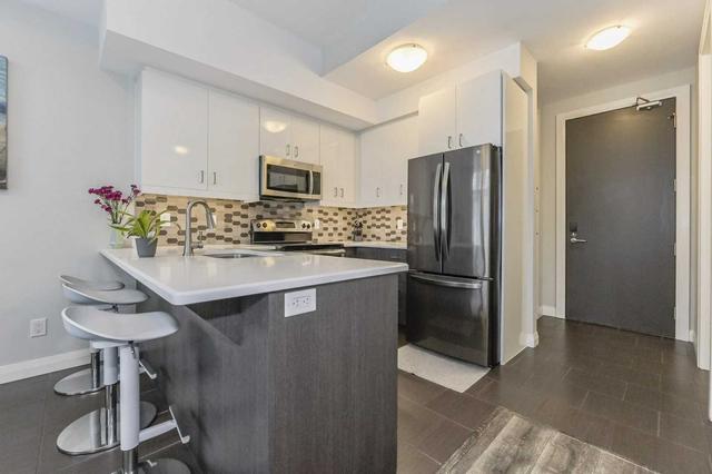at2 - 53 Arthur St S, Townhouse with 2 bedrooms, 3 bathrooms and 1 parking in Guelph ON | Image 4