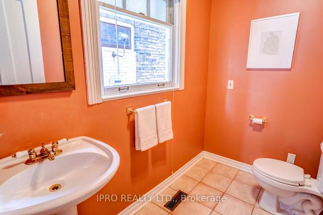 2131 Gerrard St E, House detached with 3 bedrooms, 3 bathrooms and 3 parking in Toronto ON | Image 13