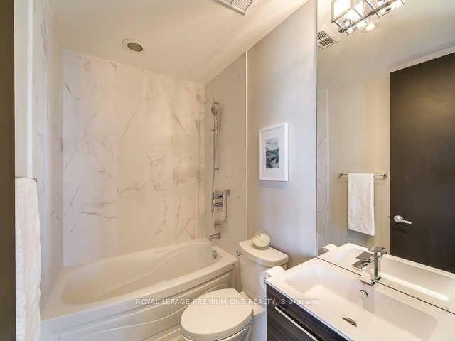 3903 - 81 Navy Wharf Crt, Condo with 2 bedrooms, 3 bathrooms and 1 parking in Toronto ON | Image 10
