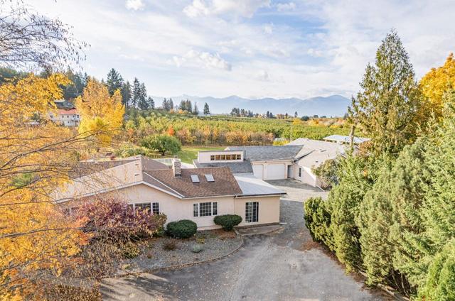 2819 Erickson Road, House detached with 3 bedrooms, 2 bathrooms and null parking in Central Kootenay B BC | Image 2