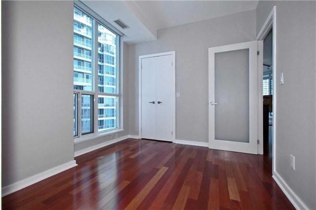 2202 - 208 Queens Quay W, Condo with 2 bedrooms, 2 bathrooms and 1 parking in Toronto ON | Image 11