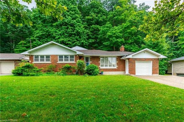 182 Woodside Dr, House detached with 3 bedrooms, 2 bathrooms and 6 parking in St. Catharines ON | Image 1