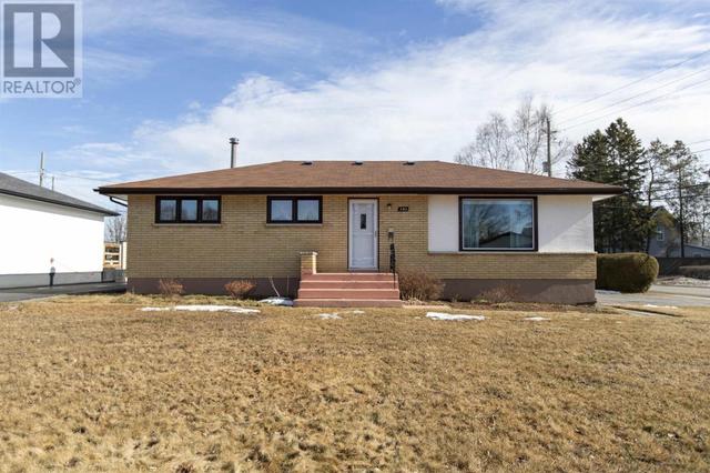 101 Black Bay Cres, House detached with 5 bedrooms, 2 bathrooms and null parking in Thunder Bay ON | Image 1