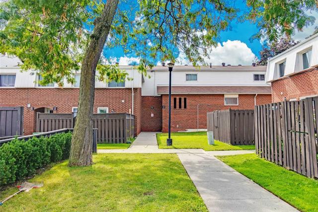 37 - 1010 Glen St, Townhouse with 3 bedrooms, 2 bathrooms and 1 parking in Oshawa ON | Image 1