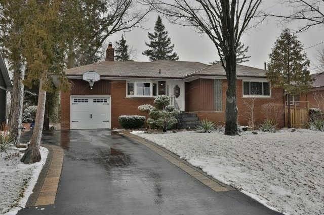 328 Burton Rd, House detached with 2 bedrooms, 2 bathrooms and 5 parking in Oakville ON | Image 1